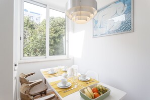 Family Apartment, 2 Bedrooms, Balcony, River View - Cortes Apartment in Lisbon Historic (Lisbon)