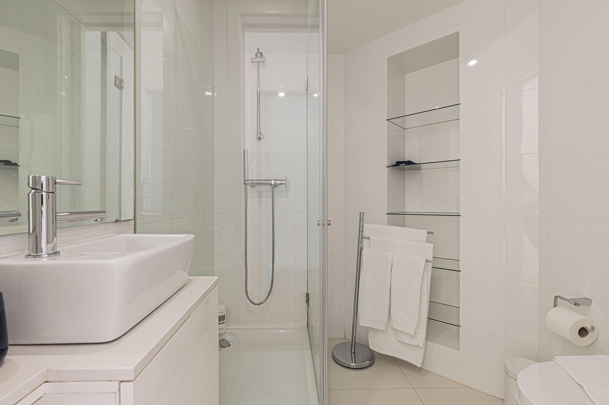 Nhà Duplex dành cho gia đình, 3 phòng ngủ, ban công, quang cảnh sông | Phòng tắm | Vòi sen phun mưa, máy sấy tóc, chậu vệ sinh/vòi rửa, khăn tắm 