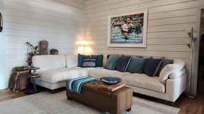 Smart TV, fireplace, books, stereo - JonBie Daufuskie Sea Witch.  Golf cart included with booking. (Daufuskie Island)