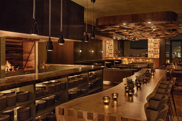 3 restaurants, breakfast, lunch, dinner served; American cuisine