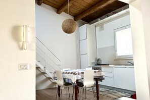Dining - N275 - Numana, three-room apartment in the center with a delightful garden (Numana)