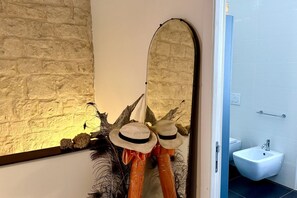 Ducha, bidet, toallas