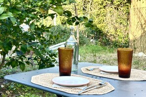 Outdoor dining - N275 - Numana, three-room apartment in the center with a delightful garden (Numana)