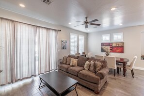 House, Multiple Beds (Pet-Friendly Paradise) | Living area
