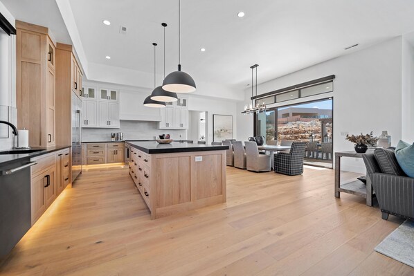 Hus, flere senger (Living On The Ledge) | Eget kjøkken