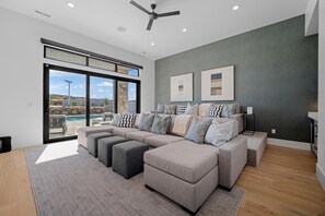 House, Multiple Beds (Living On The Ledge) | Living area - Living On The Ledge (St. George)