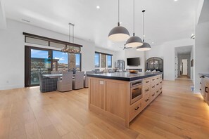 Casa, varias camas (Living On The Ledge) | Cocina privada