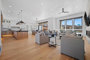 Hus, flere senger (Living On The Ledge) | Oppholdsområde