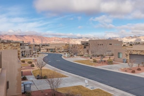 Maison mitoyenne, plusieurs lits (Poolside Playground) | Enceinte de l’hébergement