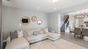 Townhome, Berbilang Katil (Poolside Playground) | Ruang tamu