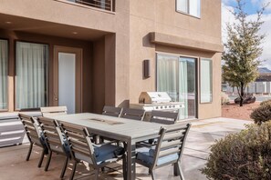 Nhà liên kế, nhiều giường (Poolside Playground) | Khu ẩm thực ngoài trời