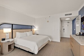 Desk, iron/ironing board, free WiFi, bed sheets - Junior Suite Direct Ocean View Fontainebleau (Miami Beach)