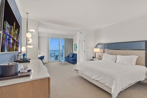 Desk, iron/ironing board, free WiFi, bed sheets - Junior Suite Direct Ocean View Fontainebleau (Miami Beach)