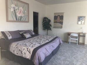 2 soverom, skrivebord, strykejern/-brett og wi-fi (inkludert)