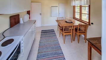 Refrigerador, horno, parrilla de estufa y cafetera y tetera