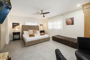 3 Schlafzimmer, Schreibtisch, Bügeleisen/Bügelbrett, Reisekinderbett