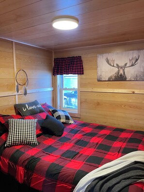 3 bedrooms, free WiFi, bed sheets - Lakefront Home on ATV Access Road and Snowmobile Trail Access! (Sinclair)