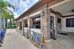 Exterior - Beautiful pool home, resort with lots of amenities, close to attractions! (Davenport)