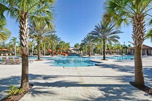 Beautiful pool home, resort with lots of amenities, close to attractions!