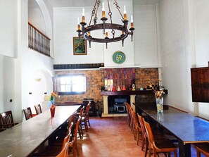 Dining - Villa '30 People, Pool, Disco,10 Min Beach' with Mountain View, Wi-Fi and Air Conditioning (Alicante)