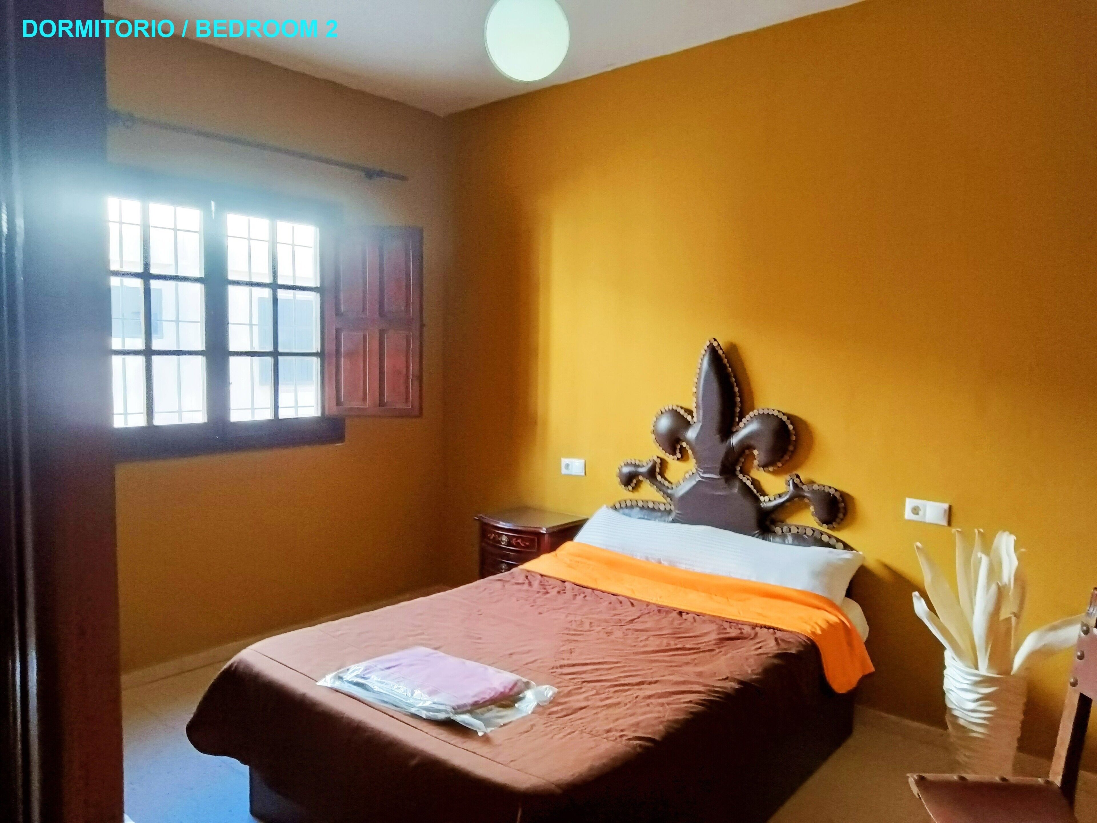 9 habitaciones, tabla de planchar con plancha y wifi gratis 