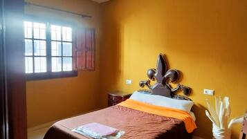 9 habitaciones, tabla de planchar con plancha y wifi gratis