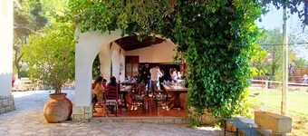 Villa '30 People, Pool, Disco,10 Min Beach' with Mountain View, Wi-Fi and Air Conditioning