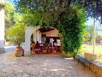 Villa '30 People, Pool, Disco,10 Min Beach' with Mountain View, Wi-Fi and Air Conditioning