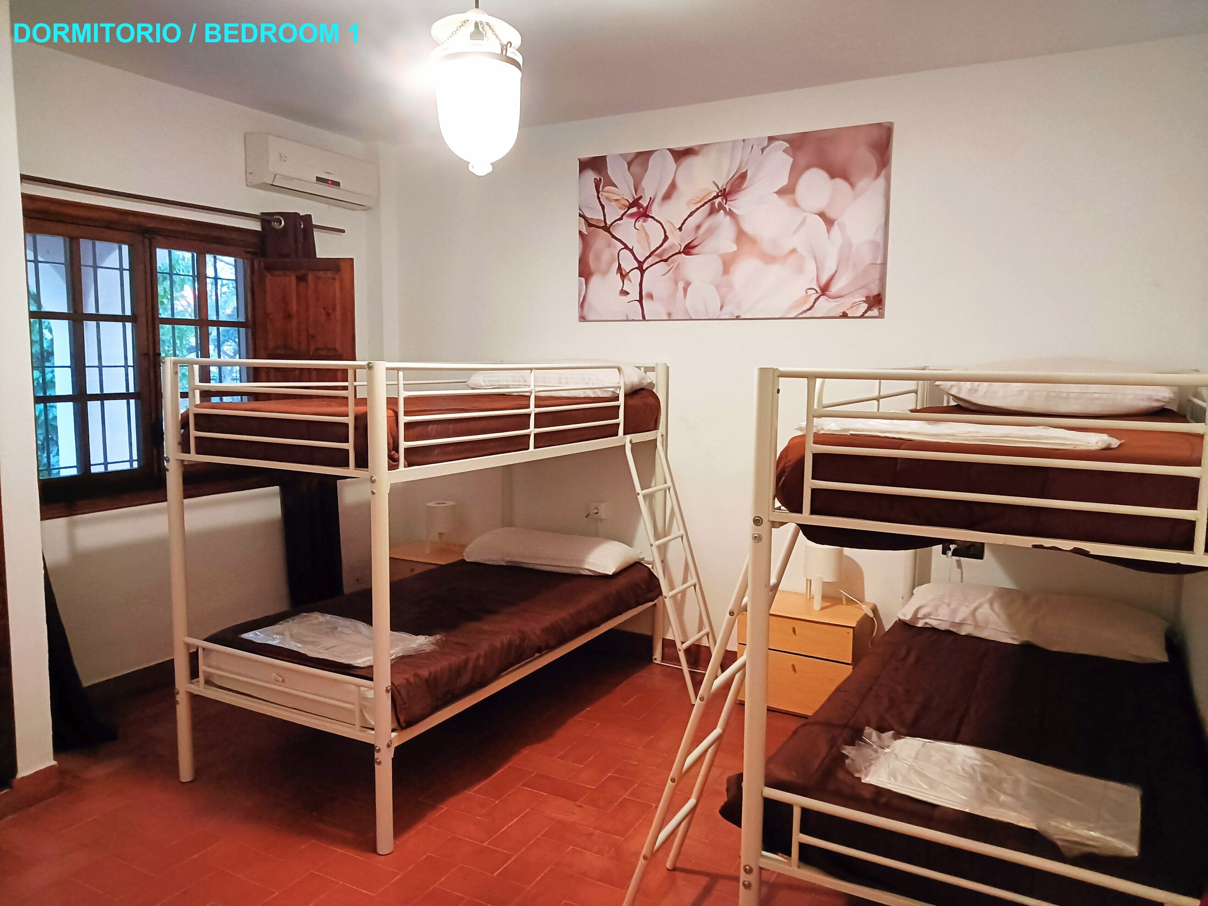 9 makuuhuonetta, silitysrauta/-lauta, ilmainen Wi-Fi, vuodevaatteet