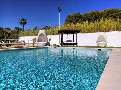 Villa '30 People, Pool, Disco,10 Min Beach' with Mountain View, Wi-Fi and Air Conditioning