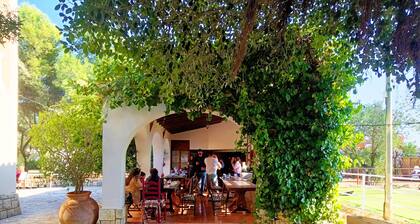 Villa '30 People, Pool, Disco,10 Min Beach' with Mountain View, Wi-Fi and Air Conditioning