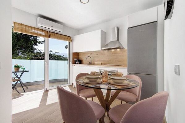 Dining - Vacation Apartment 'Flamboyan 2' with Balcony, Wi-Fi and Air Conditioning (Telde)