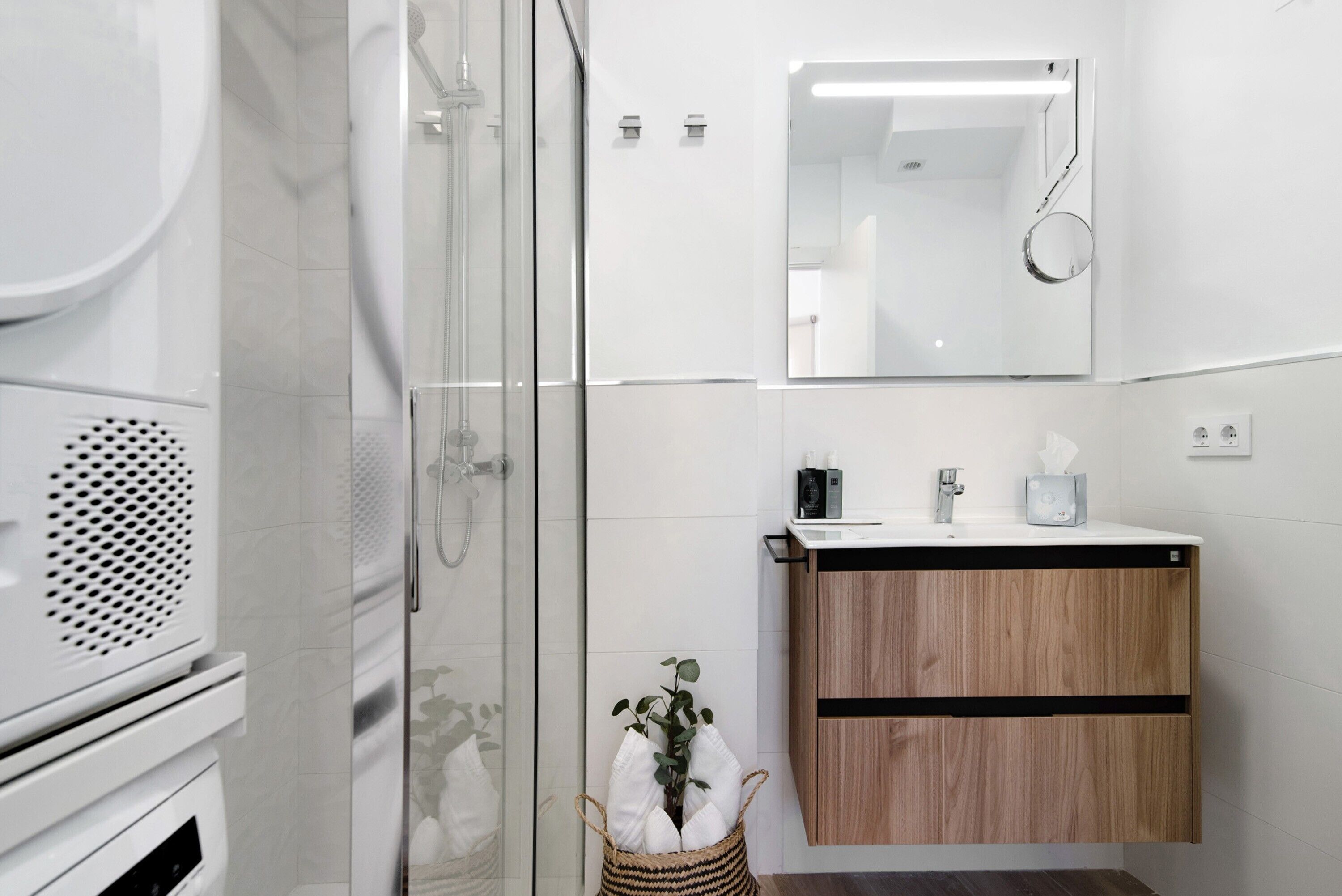 Douche, serviettes fournies