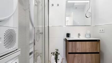 Douche, serviettes fournies
