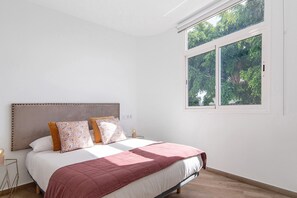 1 habitación, tabla de planchar con plancha, wifi gratis y ropa de cama 