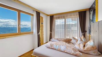 4 Schlafzimmer, BĂŒgeleisen/BĂŒgelbrett, kostenloses WLAN, BettwĂ€sche