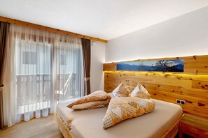 4 bedrooms, desk, iron/ironing board, free WiFi