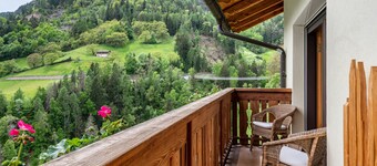 Apartment 'Weirerhof Lebm Gspiarn' with Mountain View, Private Terrace and Wi-Fi