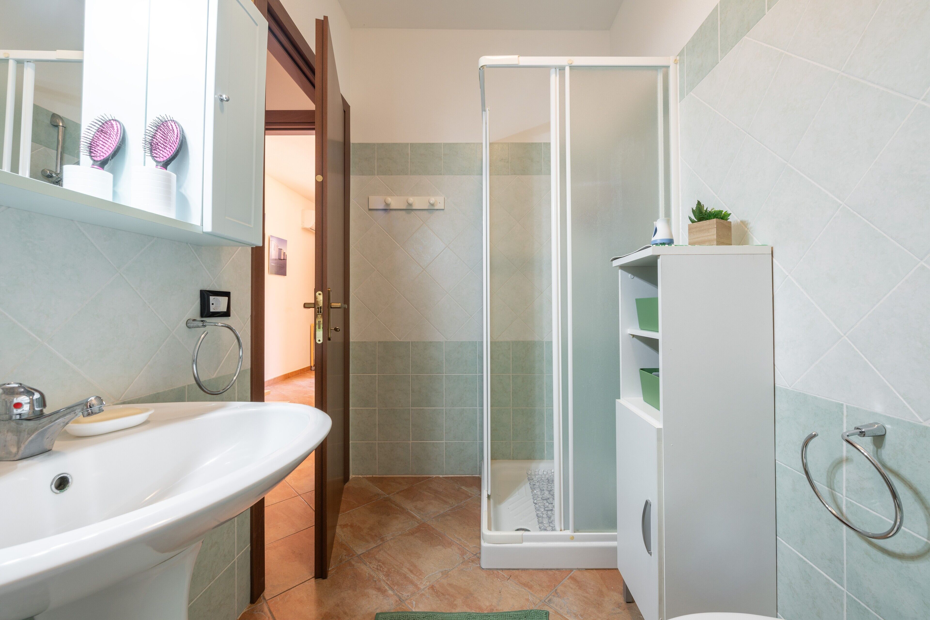 Dusche, Haartrockner, Handtücher