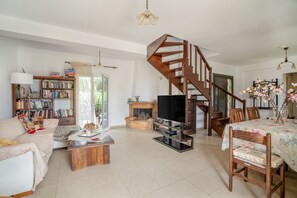 TV, lareira, DVD player