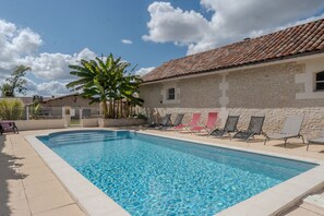Pool - House 'Les Roses De Jonzac' with private pool, private terrace, and Wi-Fi (Mortiers)