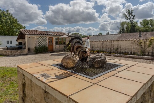Maison 'Les Roses De Jonzac' mit privatem Pool, privater Terrasse und WLAN