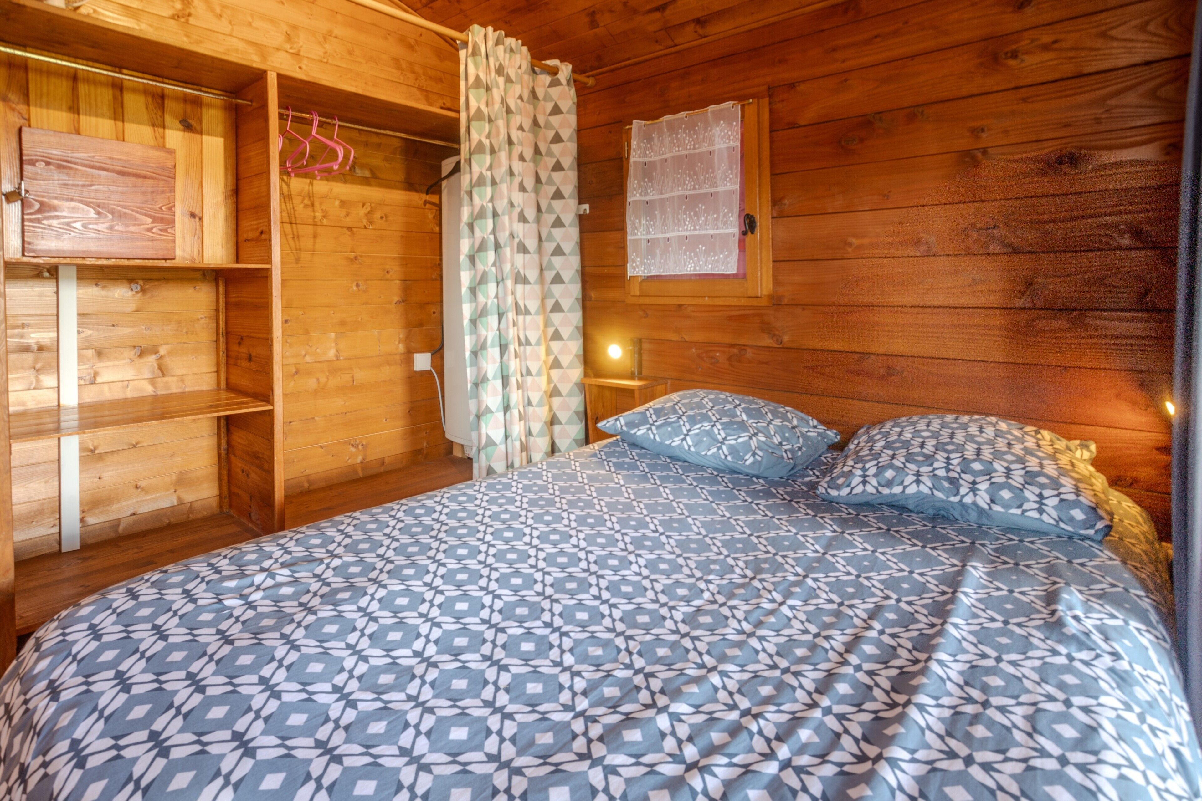 12 slaapkamers, een strijkplank/strijkijzer, gratis wifi, beddengoed