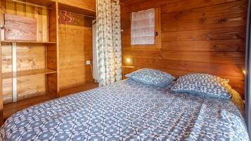 12 slaapkamers, een strijkplank/strijkijzer, gratis wifi, beddengoed