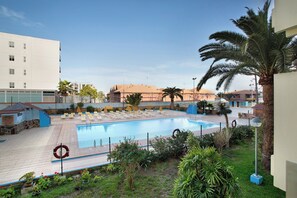 Pool - Holiday Apartment 'Yumbo Roque Nublo' with Shared Pool and Terrace (San Bartolome de tirajana)