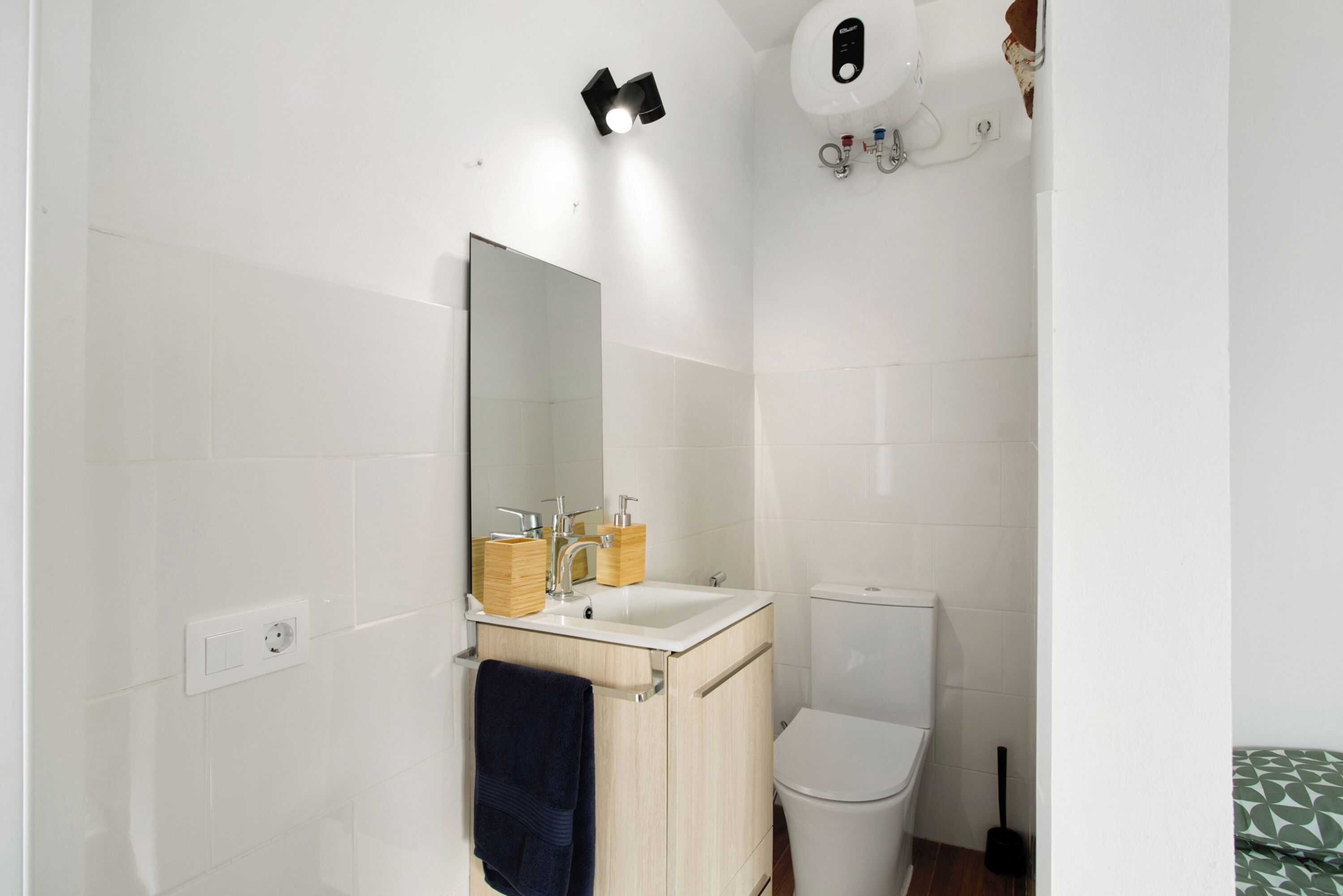 Een douche, een haardroger, handdoeken