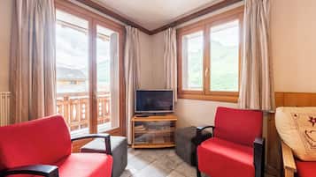 TV, DVD-spiller og stereoanlegg