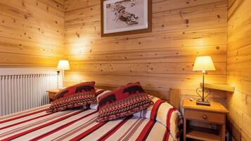 3 bedrooms, iron/ironing board, free WiFi