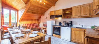 Apartment 'Chalet Le Choucas N°3' with Mountain View, Balcony and Wi-Fi