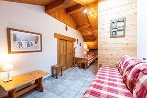 4 bedrooms, iron/ironing board, free WiFi